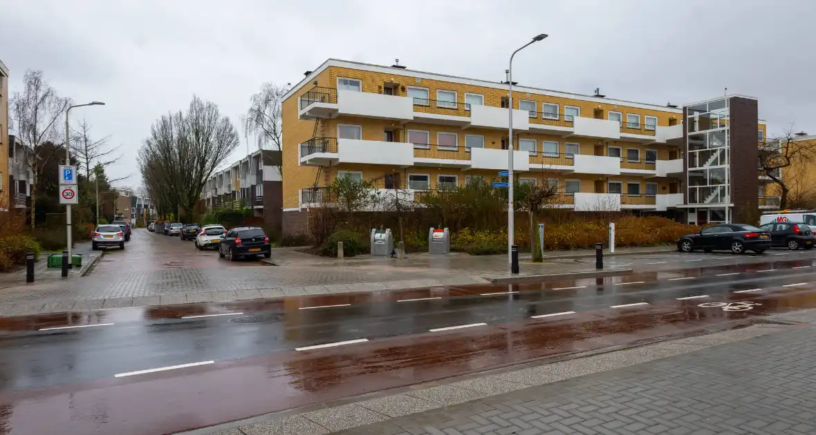 87-jarige vrouw op klaarlichte dag beroofd van sieraden - Foto 1