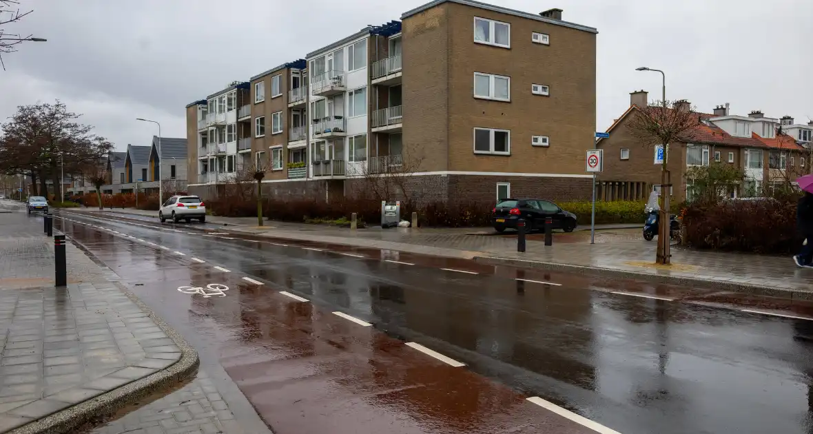 87-jarige vrouw op klaarlichte dag beroofd van sieraden - Foto 2