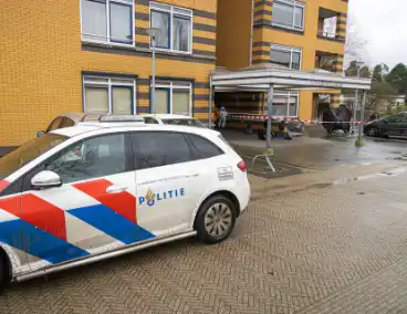 Overleden persoon aangetroffen politie doet onderzoek