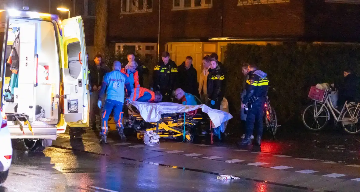 Voetganger zwaargewond bij botsing met bestelbus - Foto 1