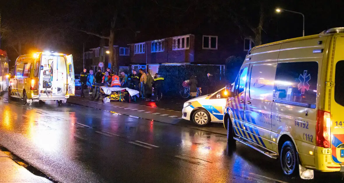 Voetganger zwaargewond bij botsing met bestelbus - Foto 2