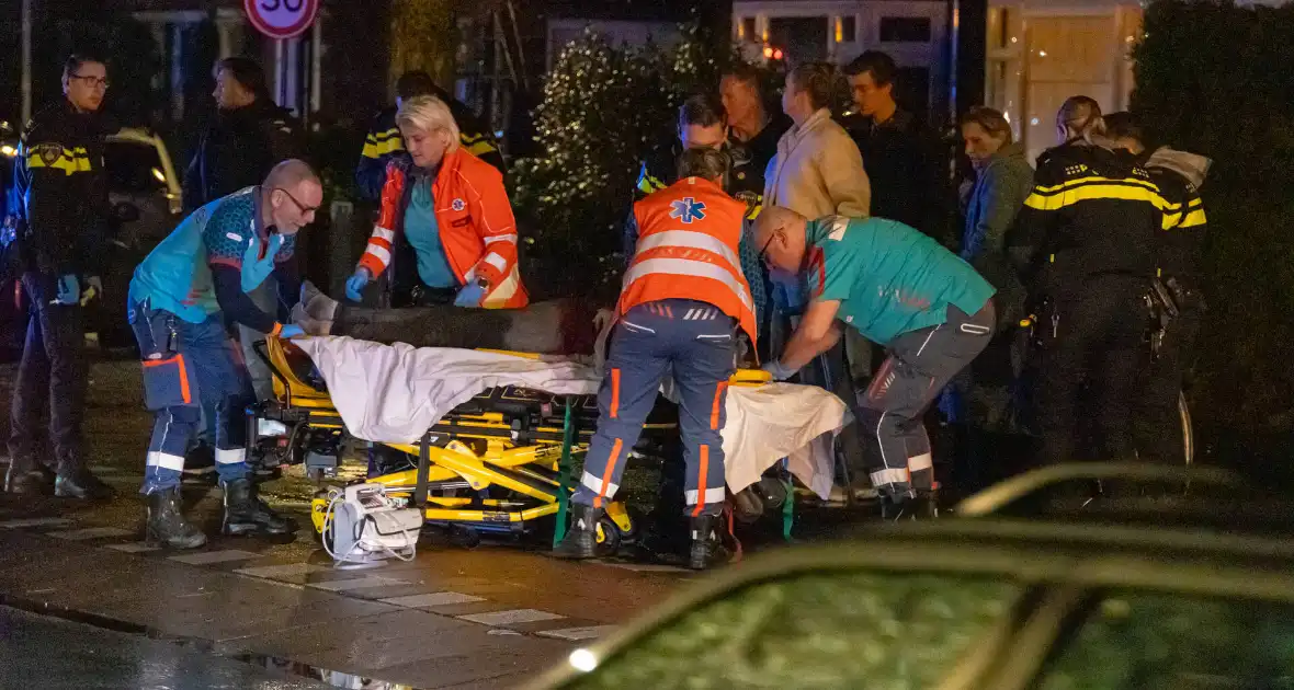 Voetganger zwaargewond bij botsing met bestelbus - Foto 3