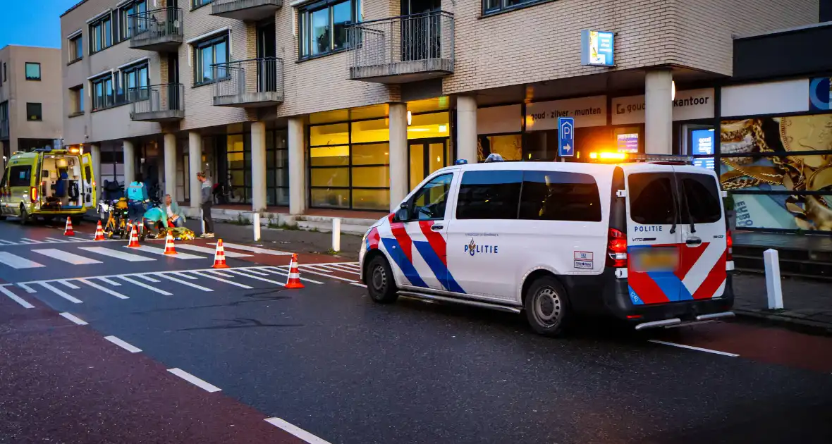 Scooterrijder rijdt voetganger aan