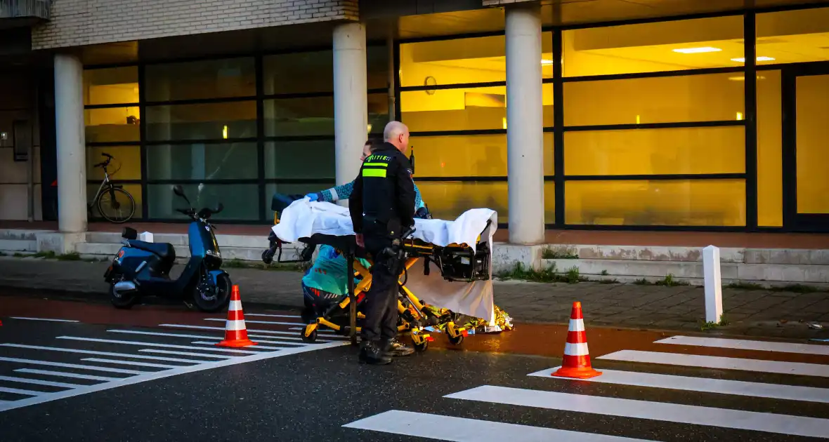 Scooterrijder rijdt voetganger aan - Foto 4