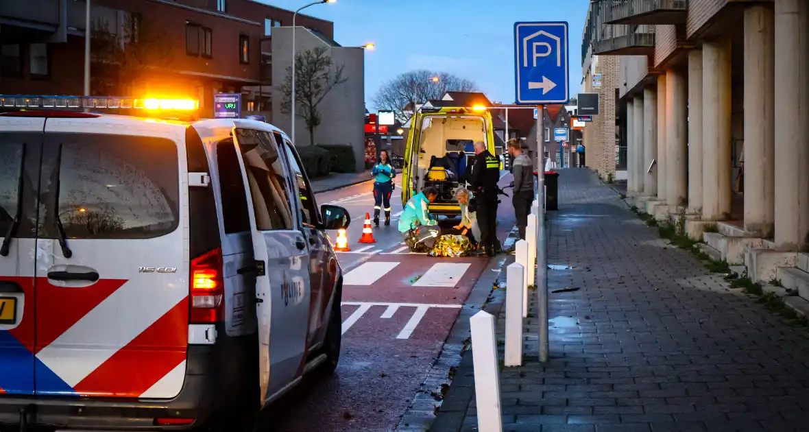 Scooterrijder rijdt voetganger aan - Foto 7