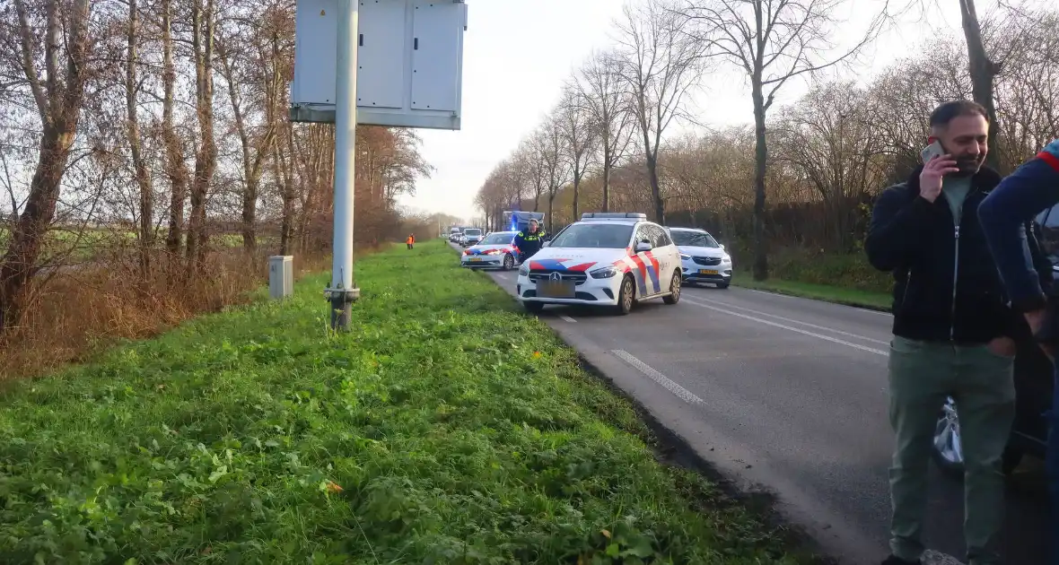 Fikse schade bij kop-staartbotsing tussen drie voertuigen