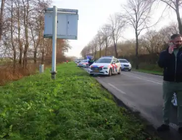 Fikse schade bij kop-staartbotsing tussen drie voertuigen