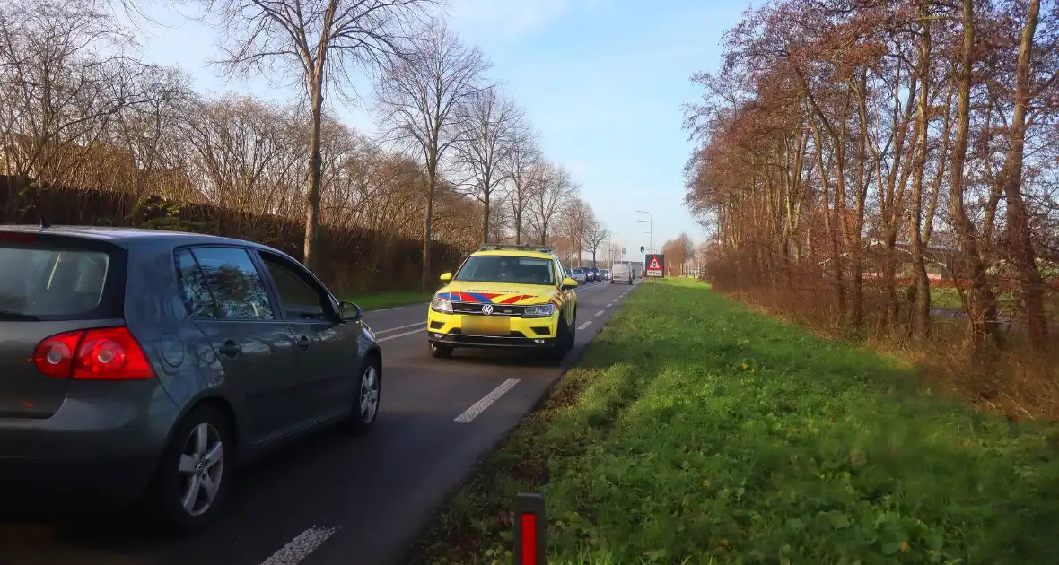 Fikse schade bij kop-staartbotsing tussen drie voertuigen - Foto 3