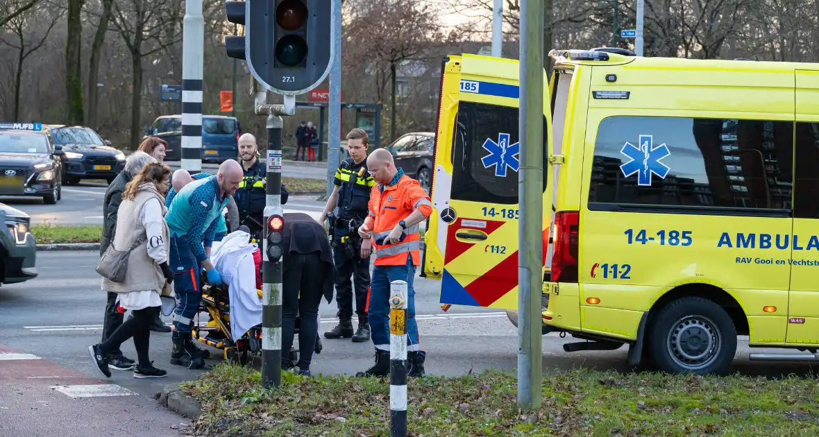 Voetgangster gewond bij aanrijding - Foto 6