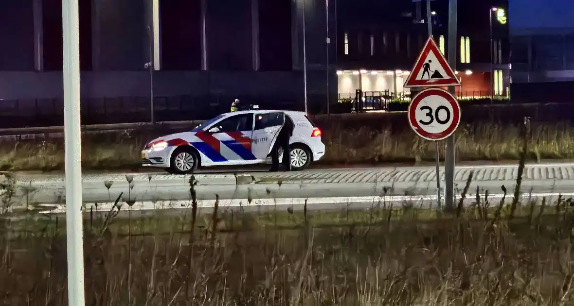 Politie houdt alcoholcontrole op rotonde - Foto 3