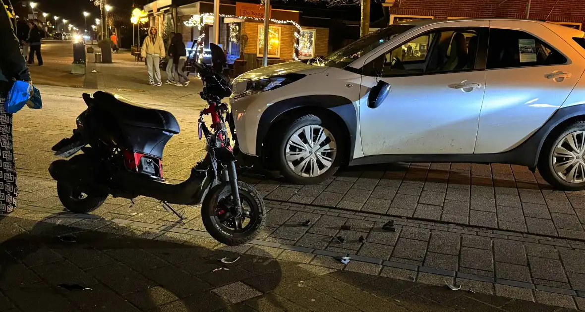 Scooter en auto betrokken bij ongeval - Foto 1