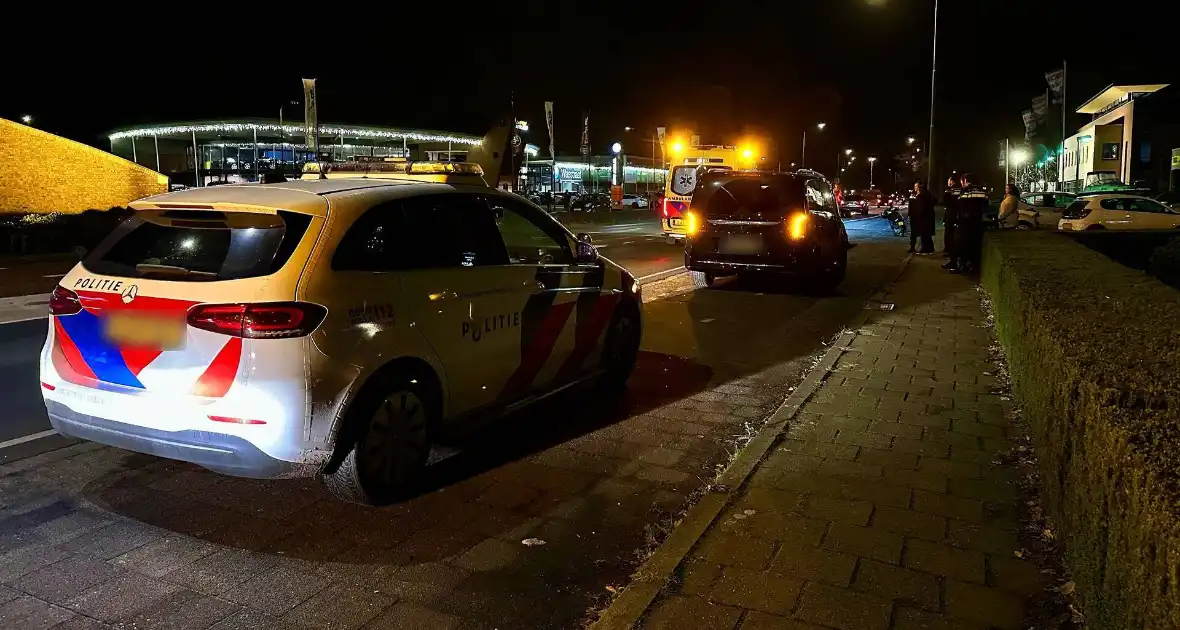 Scooterrijder komt in botsing met fietser - Foto 4