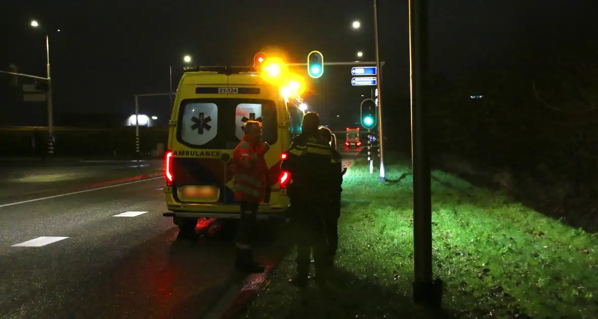 Fietser belandt in sloot langs de provincialeweg