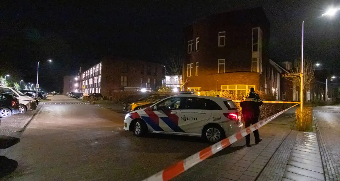 Straat afgezet nadat vuurwerkbom afgaat - Foto 1