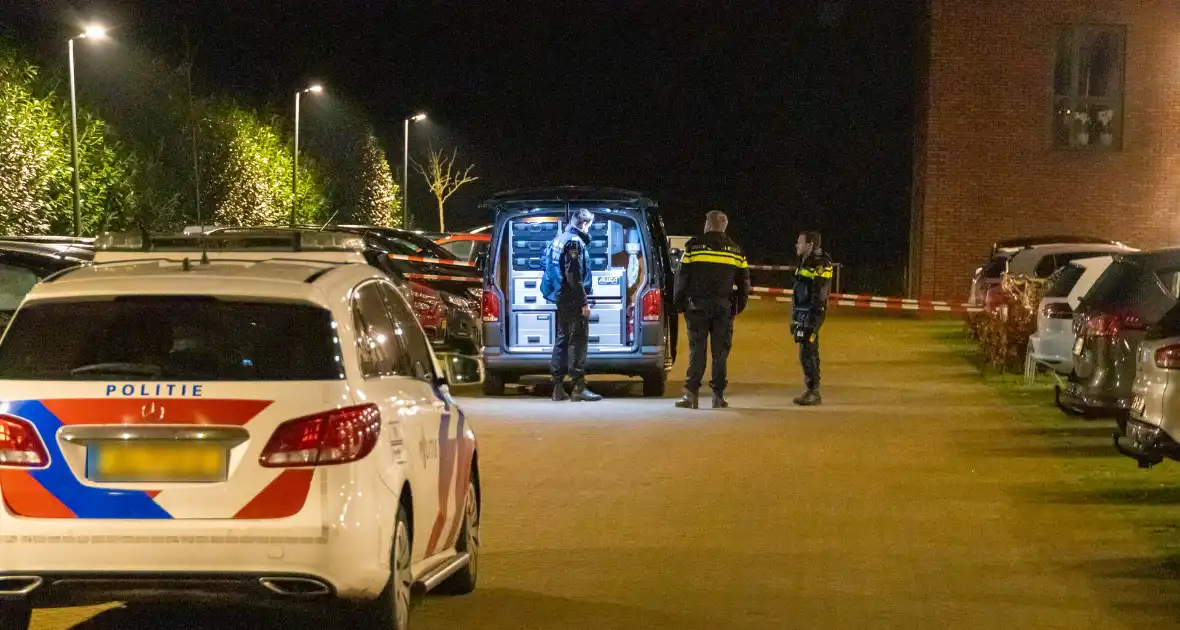 Straat afgezet nadat vuurwerkbom afgaat - Foto 7