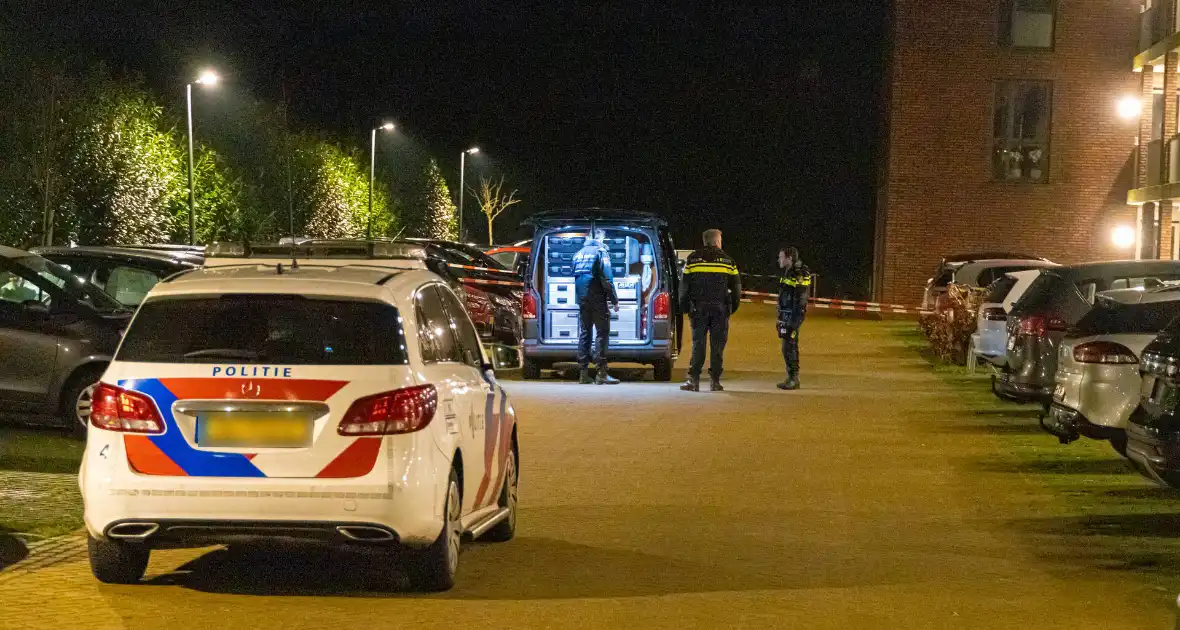 Straat afgezet nadat vuurwerkbom afgaat - Foto 8