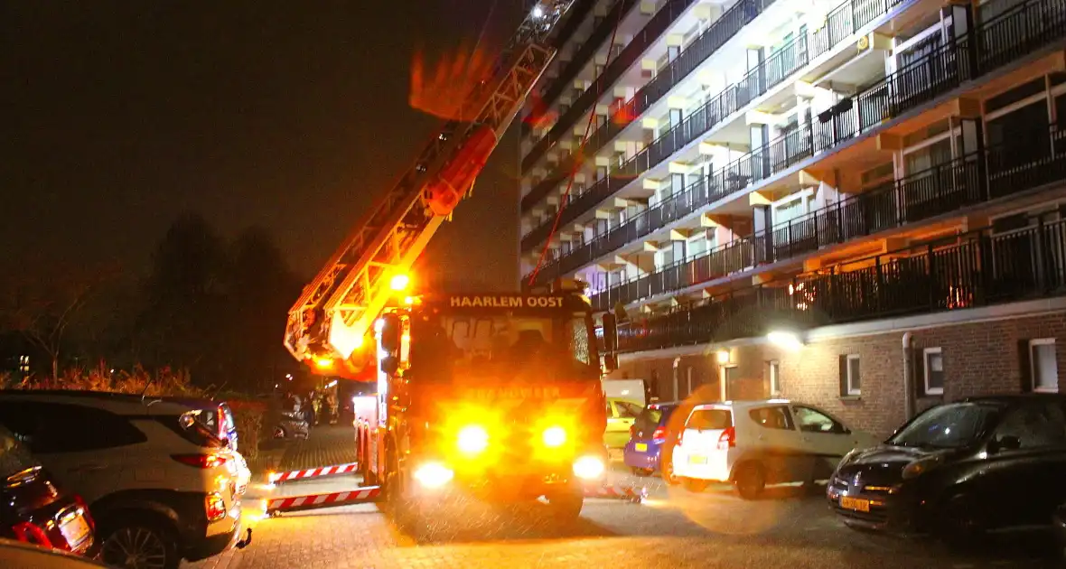 Uitslaande brand verwoest flatwoning