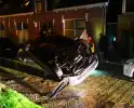 Auto belandt op de kop na ongeval