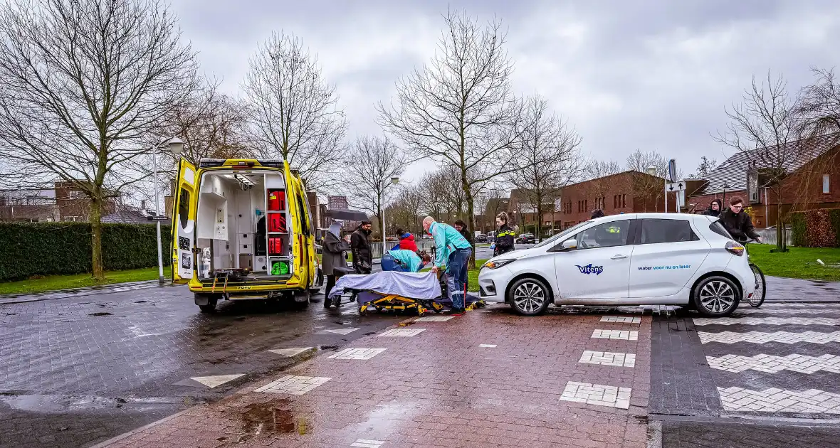 Jongedame op step aangereden door auto - Foto 6