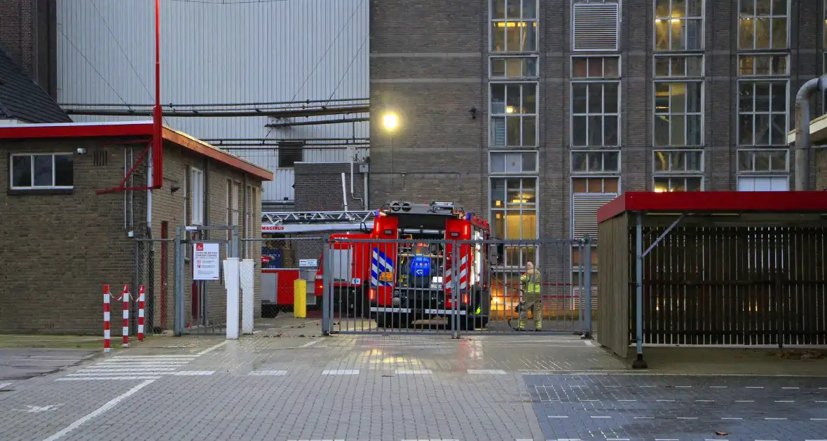 Brandende transportband in meelfabriek moeilijk bereikbaar - Foto 5