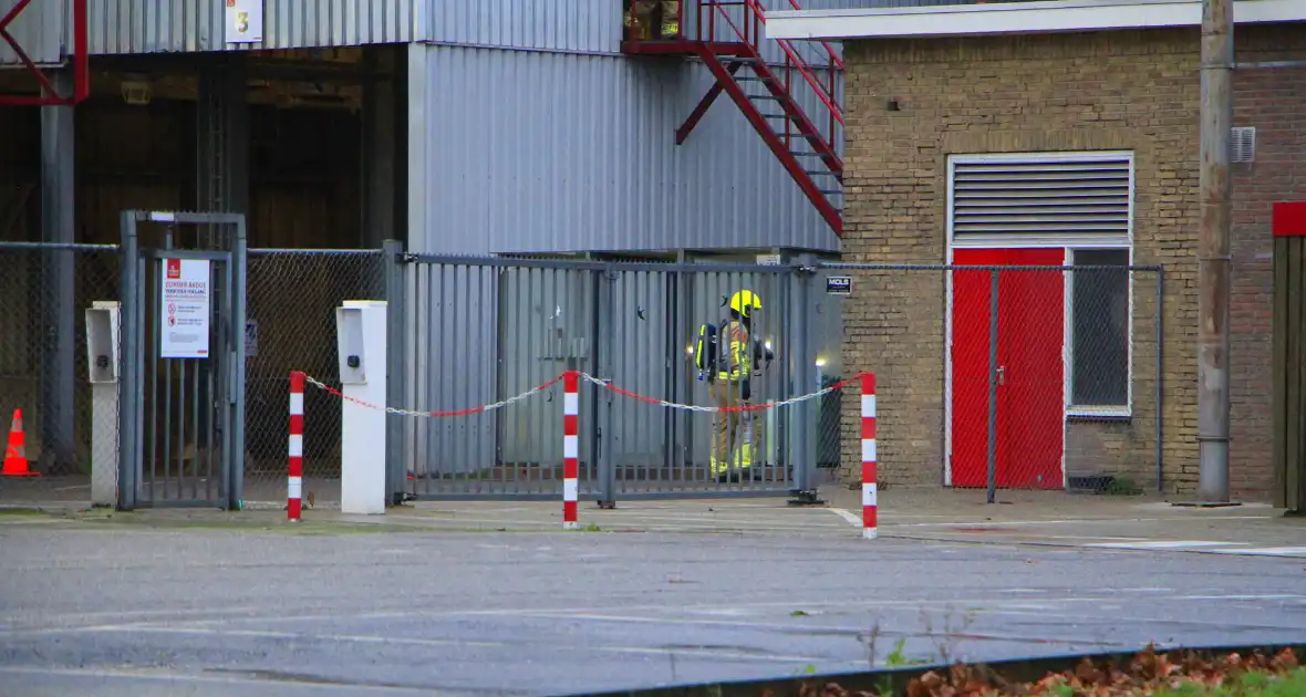 Brandende transportband in meelfabriek moeilijk bereikbaar - Foto 7