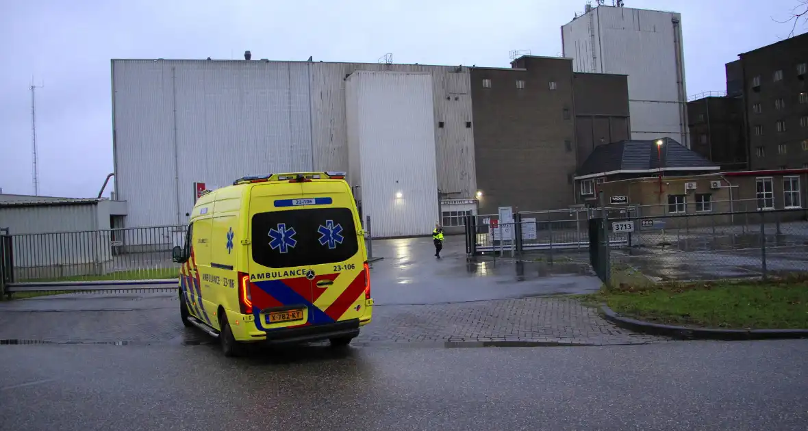 Brandende transportband in meelfabriek moeilijk bereikbaar - Foto 9