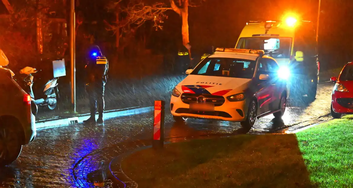 Scooterrijder botst tegen paal en raakt gewond