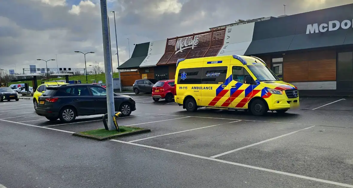 Fietser zwaargewond bij aanrijding met auto, traumateam ingezet