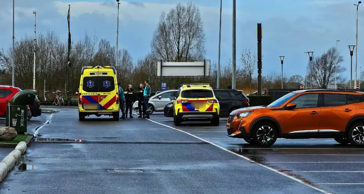 Fietser zwaargewond bij aanrijding met auto, traumateam ingezet - Foto 2