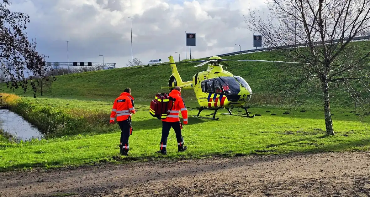 Fietser zwaargewond bij aanrijding met auto, traumateam ingezet - Foto 3