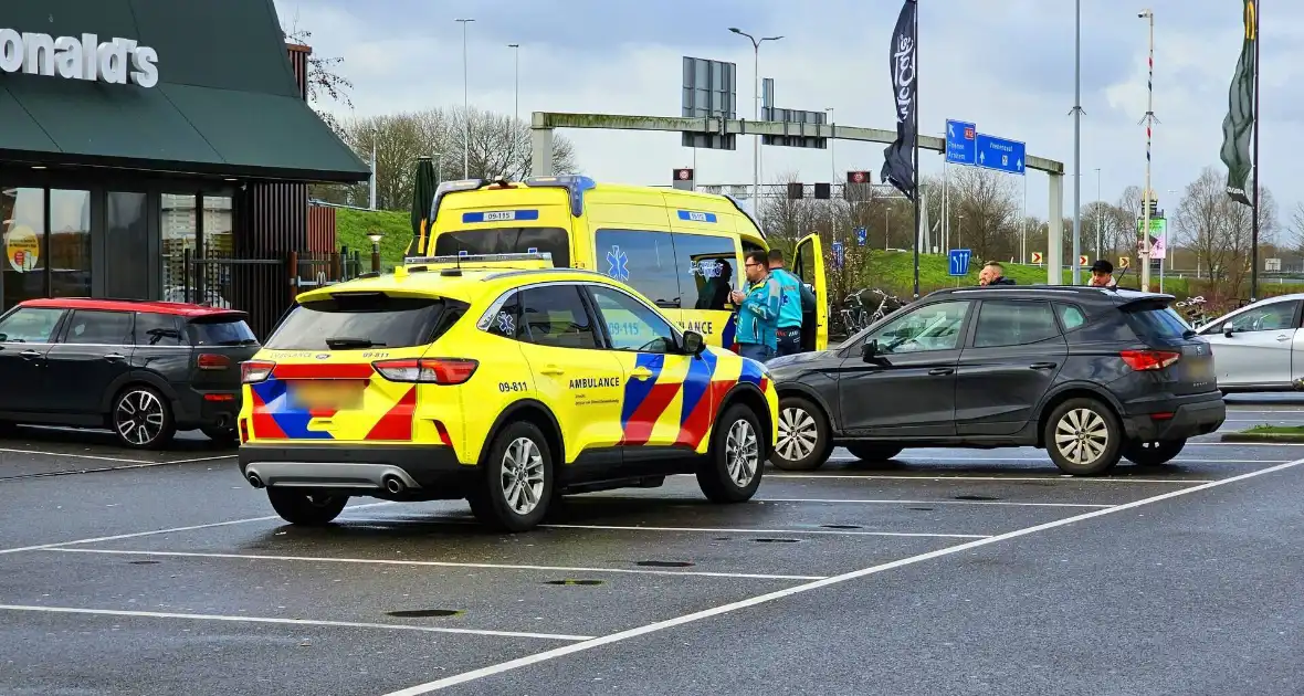 Fietser zwaargewond bij aanrijding met auto, traumateam ingezet - Foto 4