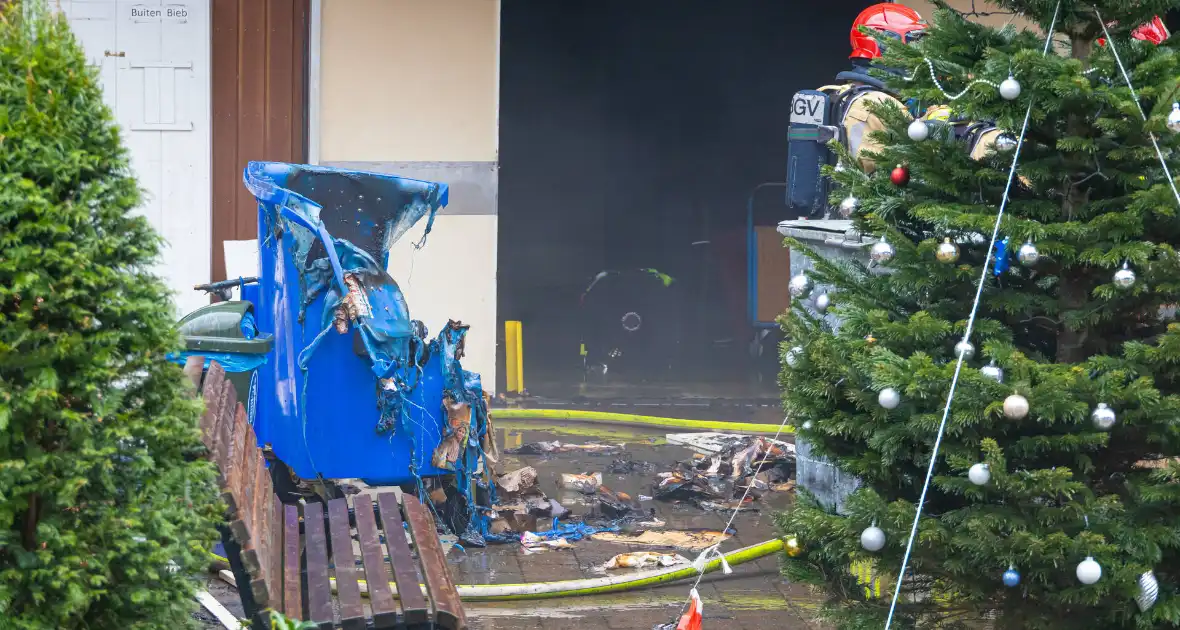 Wooncentrum deels ontruimd wegens containerbrand in berging - Foto 10