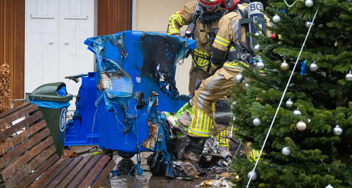 Wooncentrum deels ontruimd wegens containerbrand in berging - Foto 13