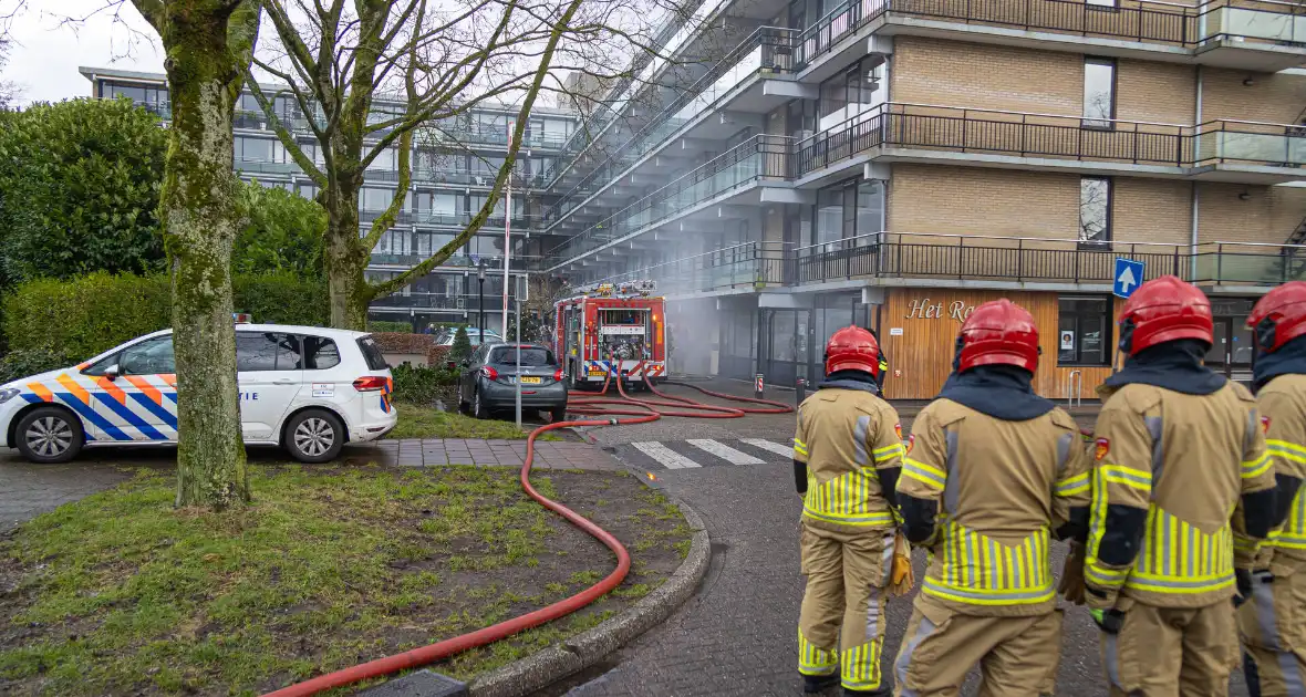 Wooncentrum deels ontruimd wegens containerbrand in berging - Foto 4