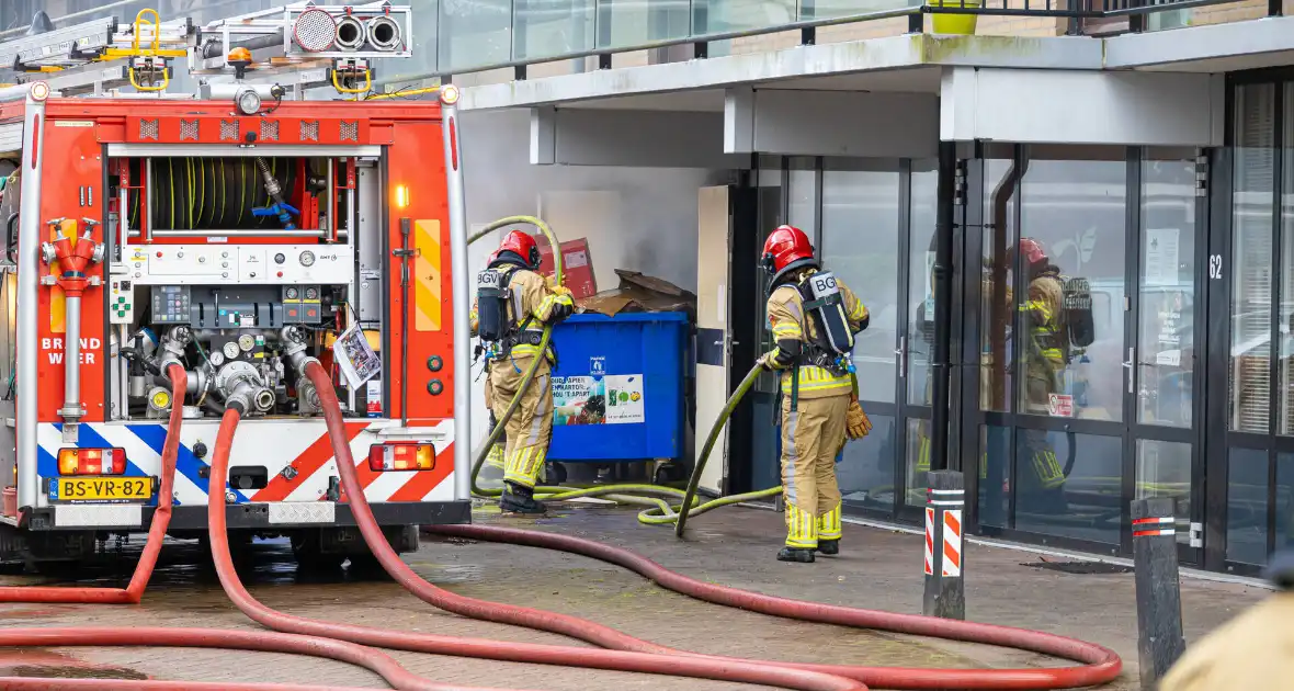 Wooncentrum deels ontruimd wegens containerbrand in berging - Foto 6