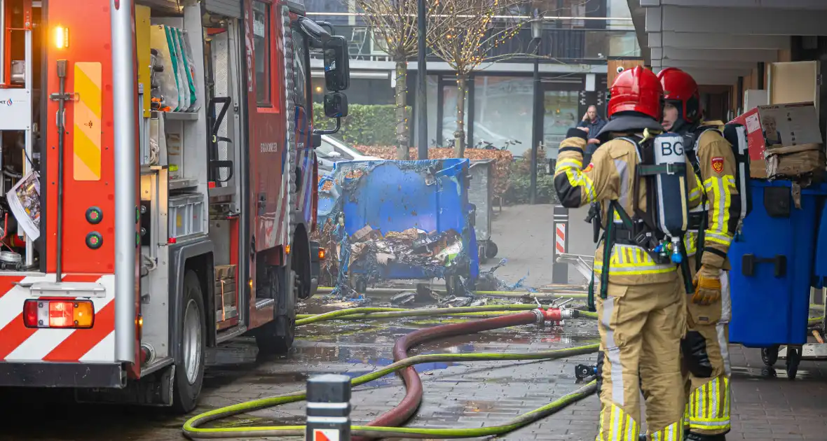 Wooncentrum deels ontruimd wegens containerbrand in berging - Foto 8