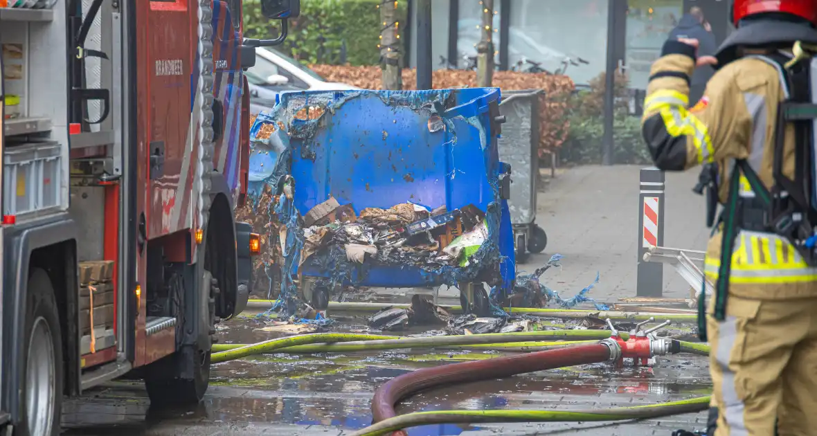 Wooncentrum deels ontruimd wegens containerbrand in berging - Foto 9