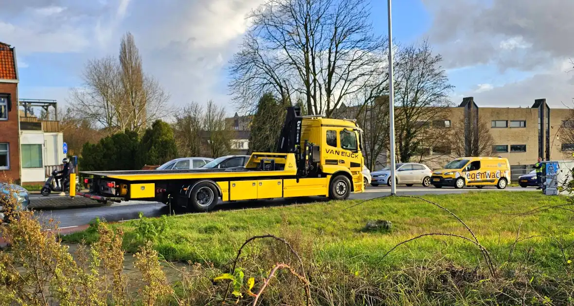 Schade bij kop-staartbotsing twee voertuigen - Foto 1