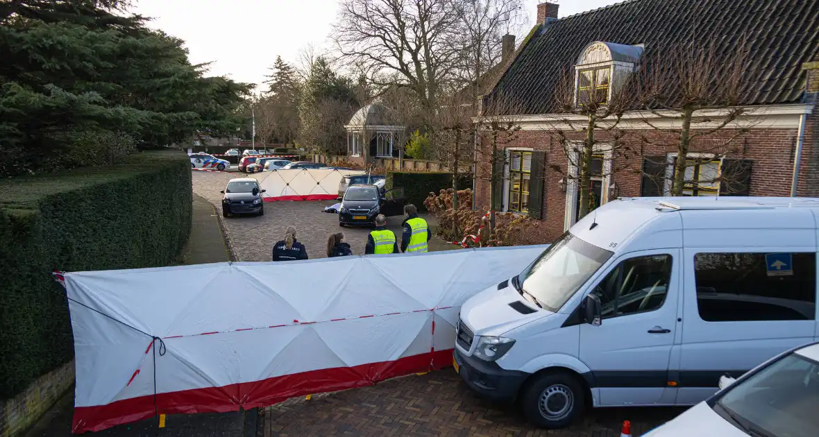 Voetganger overleden na aanrijding met lantaarnpaal - Foto 7