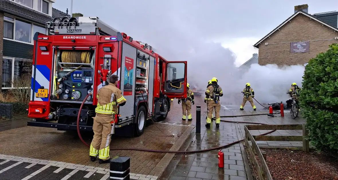 Motorfiets vliegt in brand - Foto 5