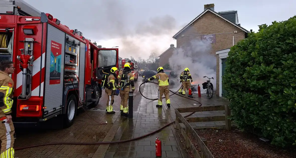 Motorfiets vliegt in brand - Foto 6