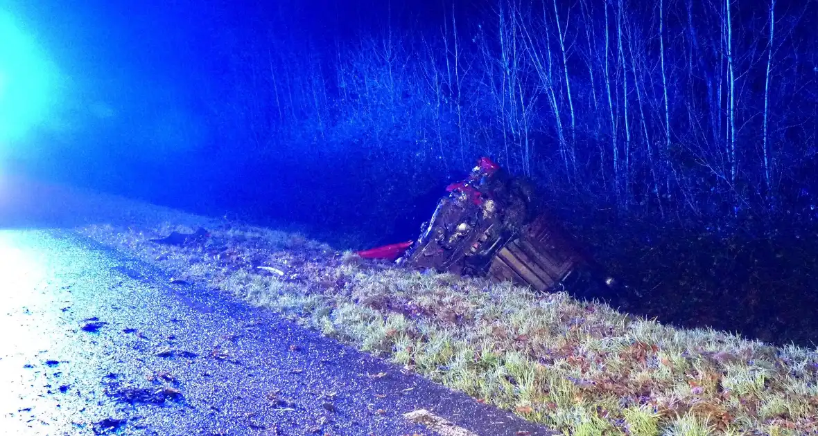 Bestuurder verliest macht over het stuur en eindigt in greppel - Foto 5