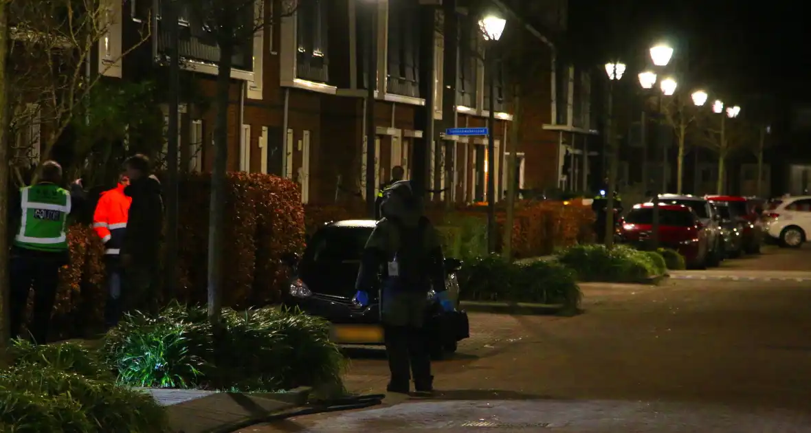 Meerdere woningen ontruimd na aantreffen explosief in woonwijk - Foto 8