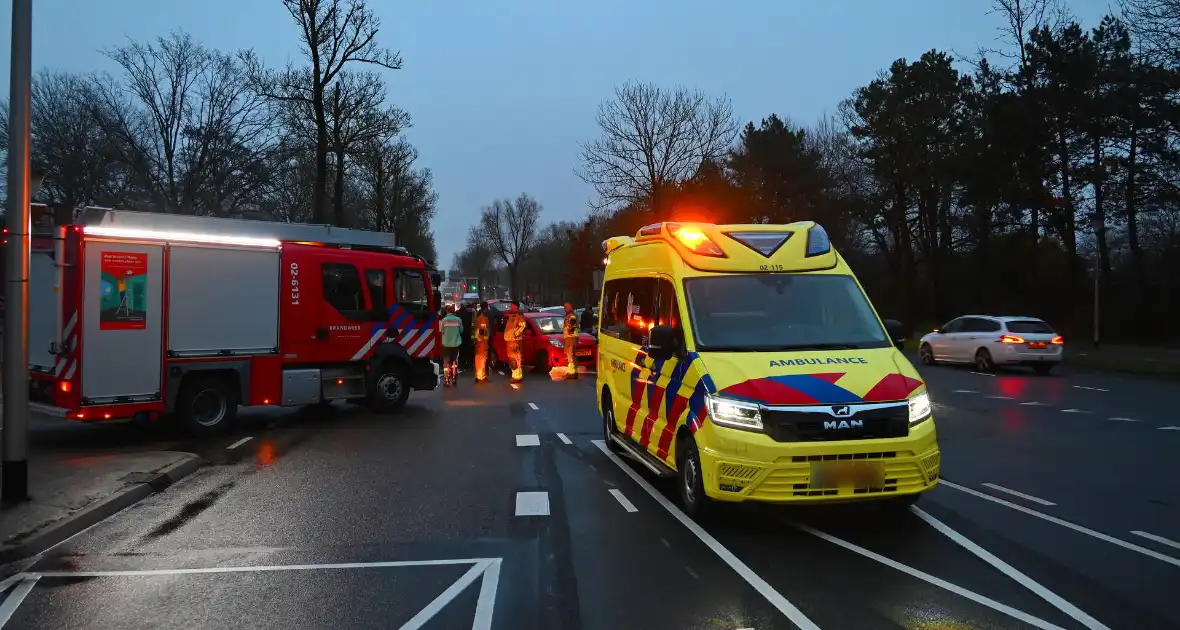 Meerdere voertuigen betrokken bij verkeersongeval - Foto 2