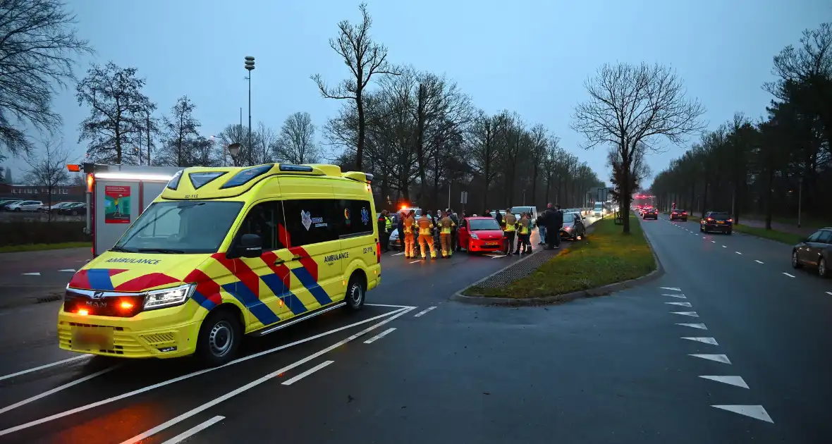 Meerdere voertuigen betrokken bij verkeersongeval - Foto 3