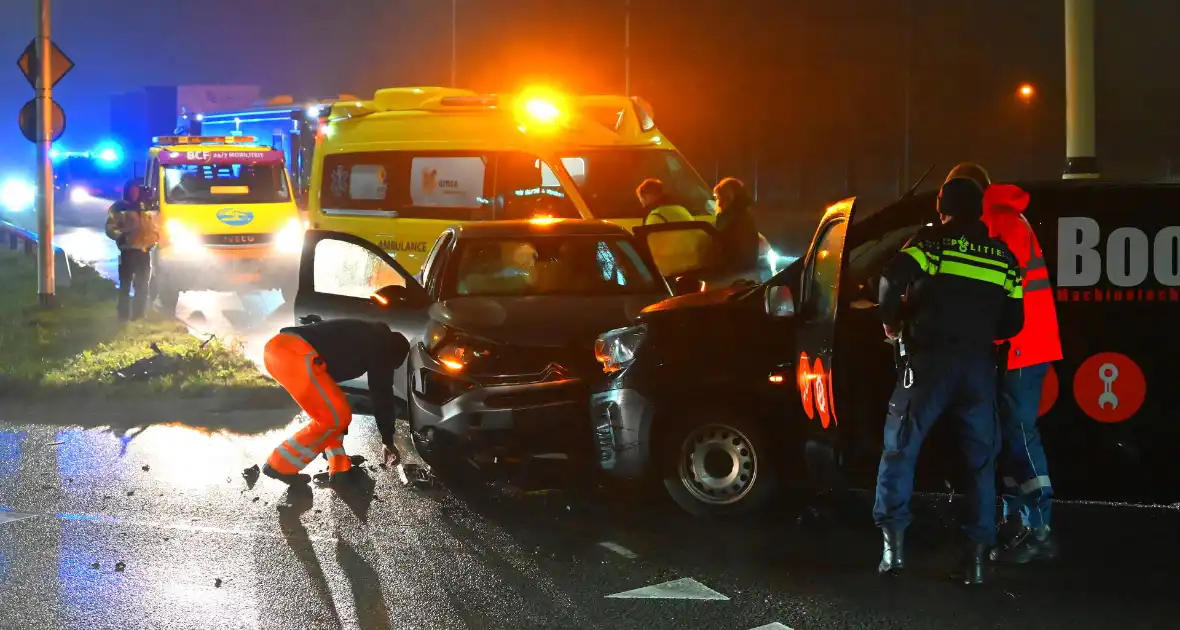 Flinke schade bij frontale aanrijding - Foto 3