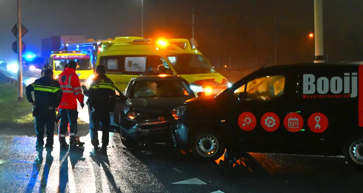 Flinke schade bij frontale aanrijding - Foto 4