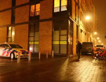 Forensische Opsporing verricht onderzoek in flat