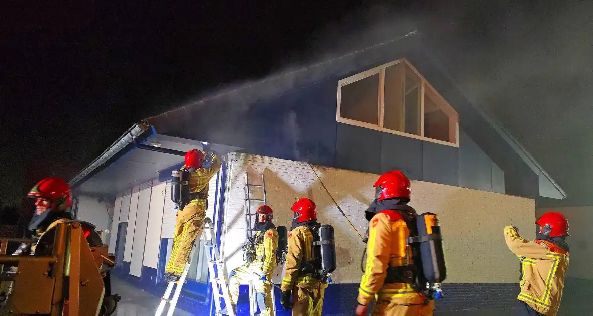 Veel rookontwikkeling bij forse brand invluchtelingenopvang