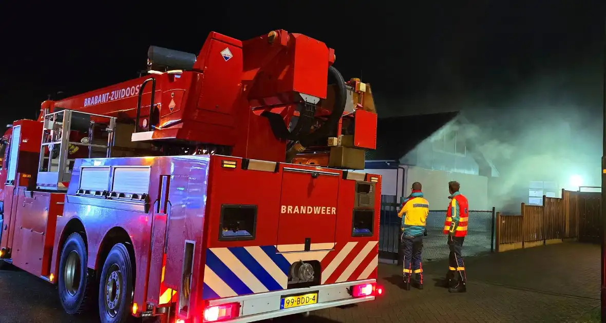 Veel rookontwikkeling bij forse brand invluchtelingenopvang - Foto 2